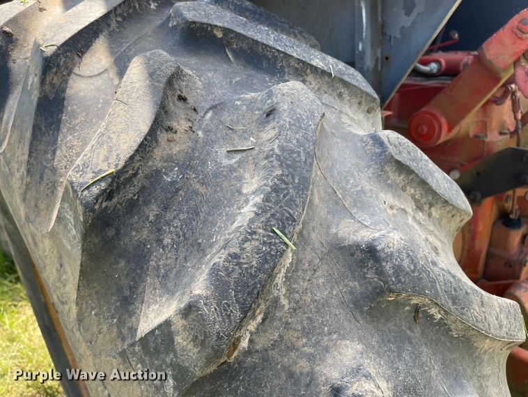 image for item MJ9648 1979 International 3388  4WD tractor