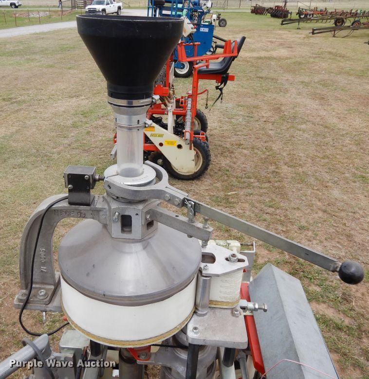 image for item JR9498 2007 Hege 1000  twin row grain drill