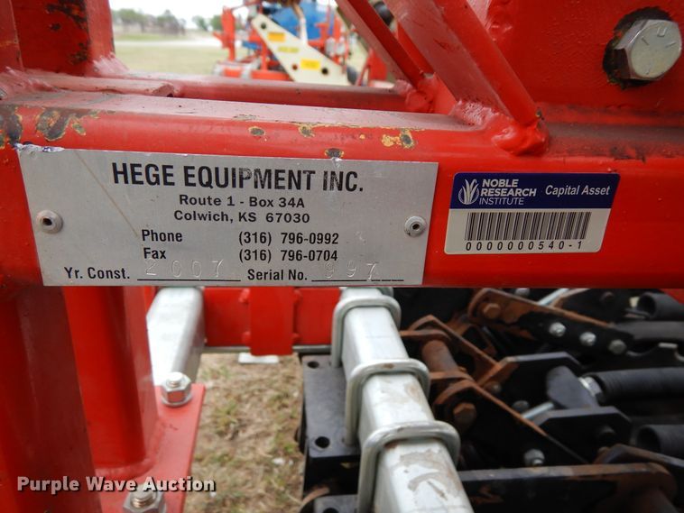 image for item JR9498 2007 Hege 1000  twin row grain drill