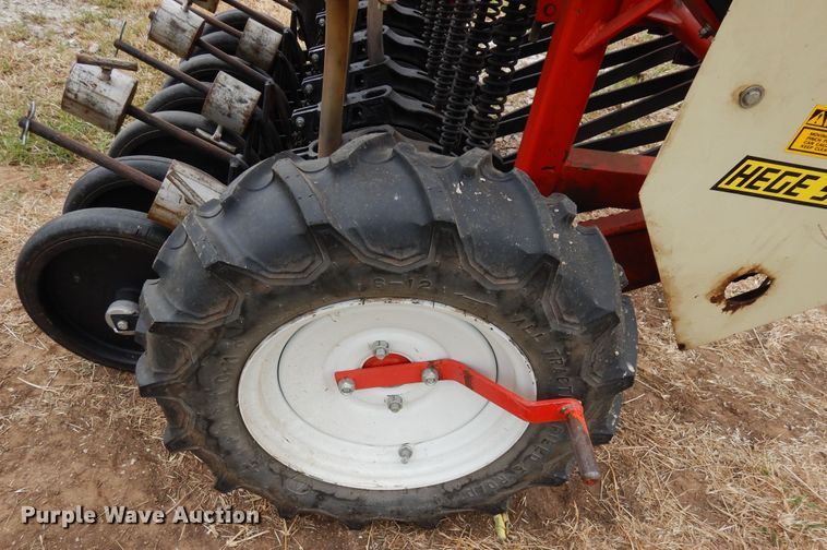 image for item JR9500 2004 Hege 500  grain drill