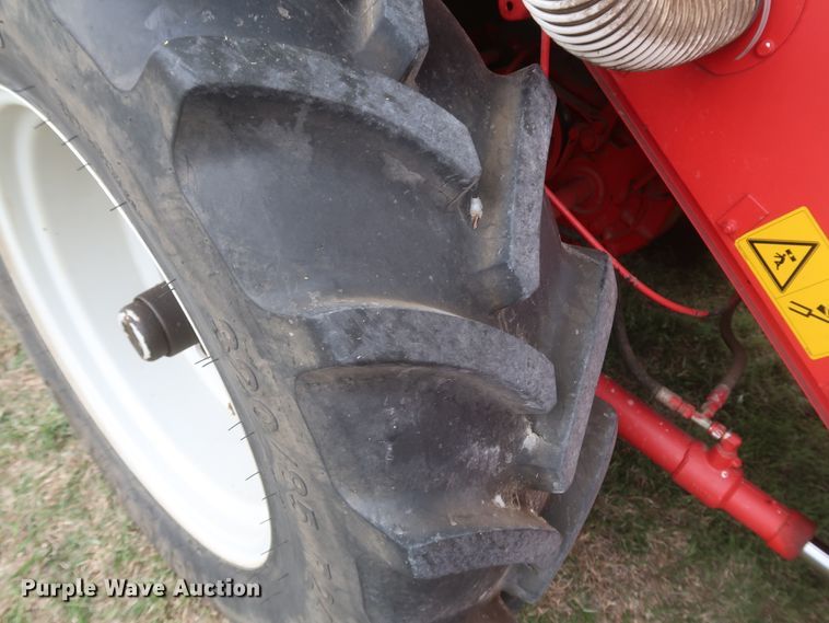 image for item JR9560 2010 Kincaid Sampo Rosenlew 8-XP  combine