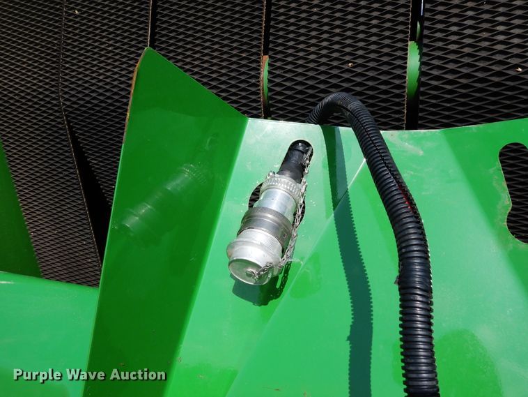 image for item JR9570 2019 John Deere 560R  round baler