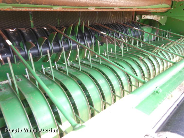 image for item JR9570 2019 John Deere 560R  round baler