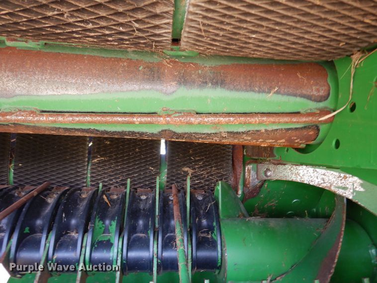 image for item JR9570 2019 John Deere 560R  round baler
