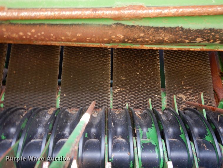 image for item JR9570 2019 John Deere 560R  round baler