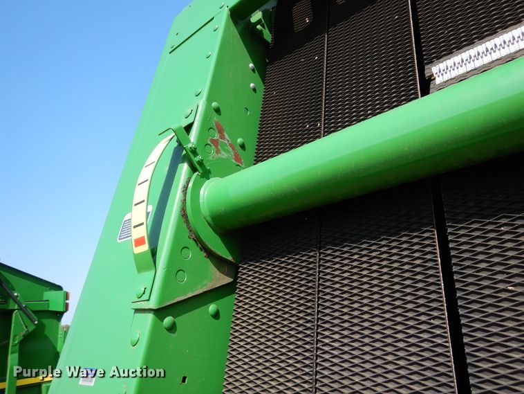 image for item JR9570 2019 John Deere 560R  round baler