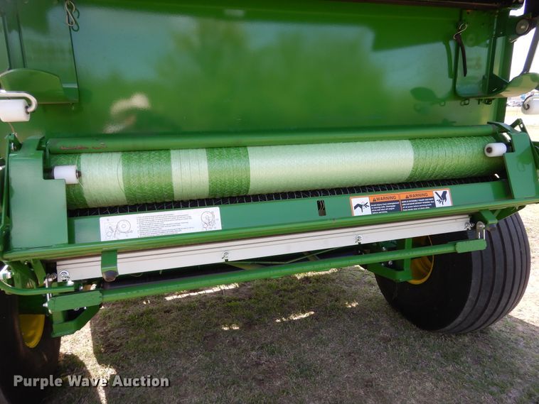 image for item JR9570 2019 John Deere 560R  round baler