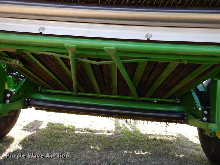 image for item JR9570 2019 John Deere 560R  round baler