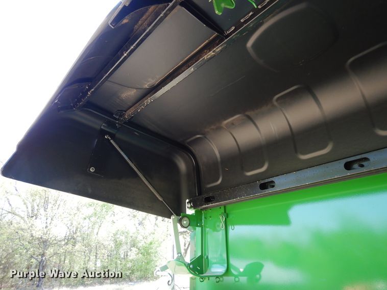 image for item JR9570 2019 John Deere 560R  round baler