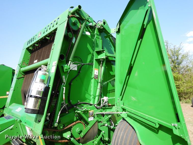 image for item JR9570 2019 John Deere 560R  round baler