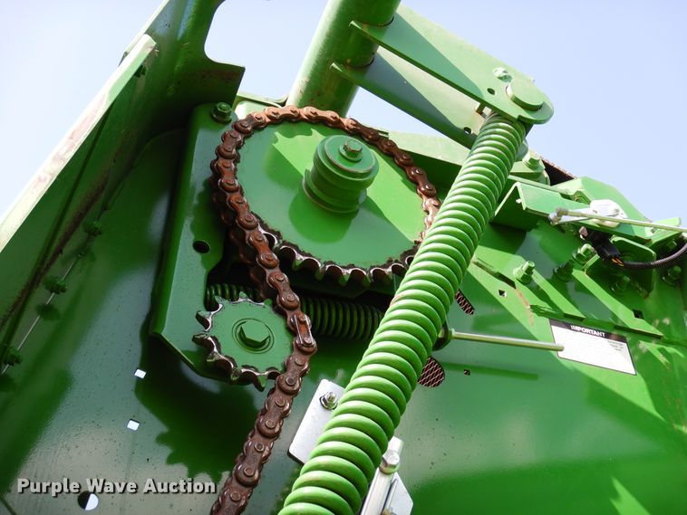 image for item JR9570 2019 John Deere 560R  round baler