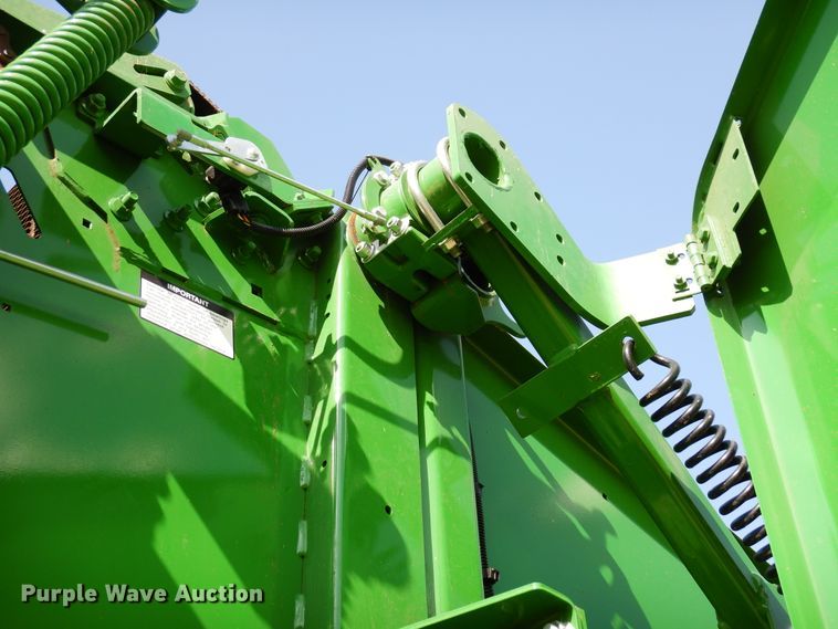 image for item JR9570 2019 John Deere 560R  round baler