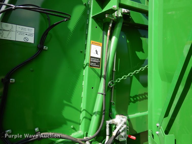 image for item JR9570 2019 John Deere 560R  round baler