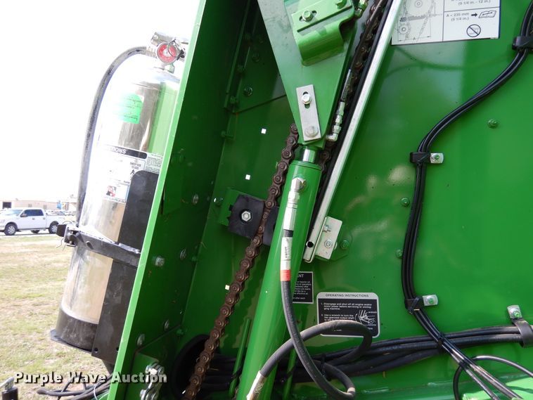 image for item JR9570 2019 John Deere 560R  round baler