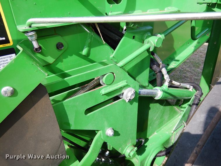 image for item JR9570 2019 John Deere 560R  round baler