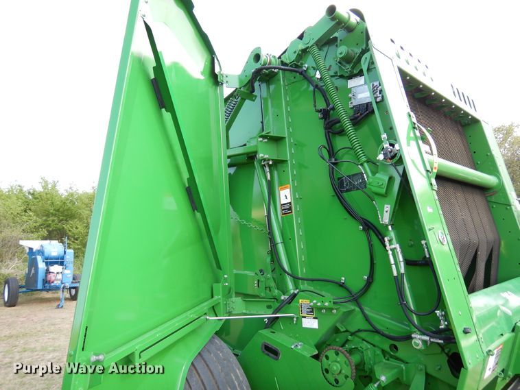image for item JR9570 2019 John Deere 560R  round baler