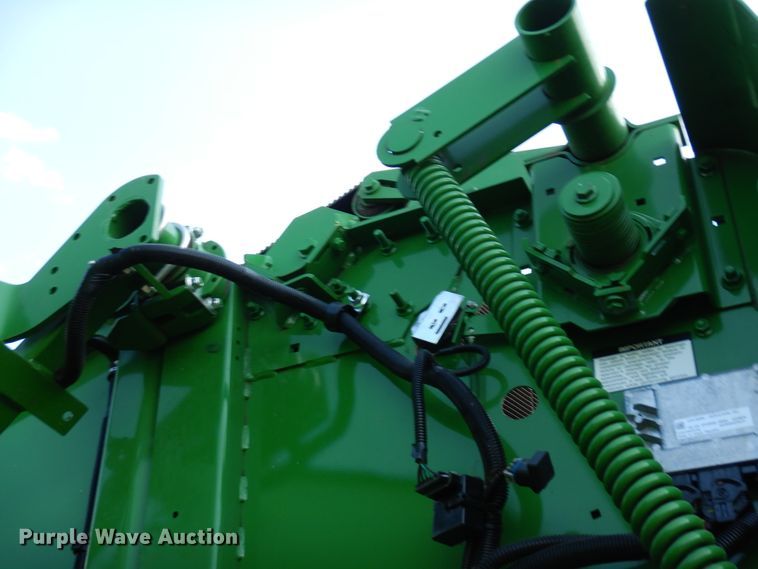 image for item JR9570 2019 John Deere 560R  round baler