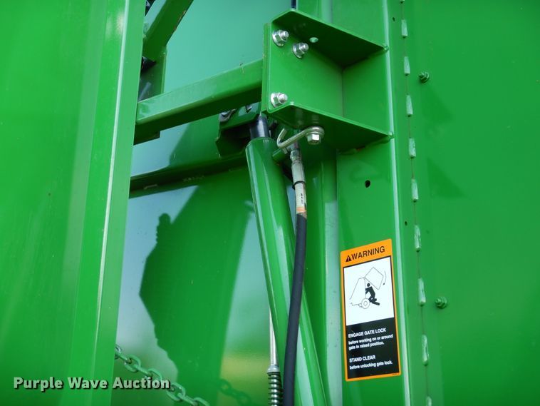 image for item JR9570 2019 John Deere 560R  round baler