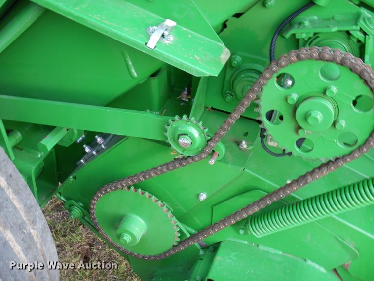 image for item JR9570 2019 John Deere 560R  round baler