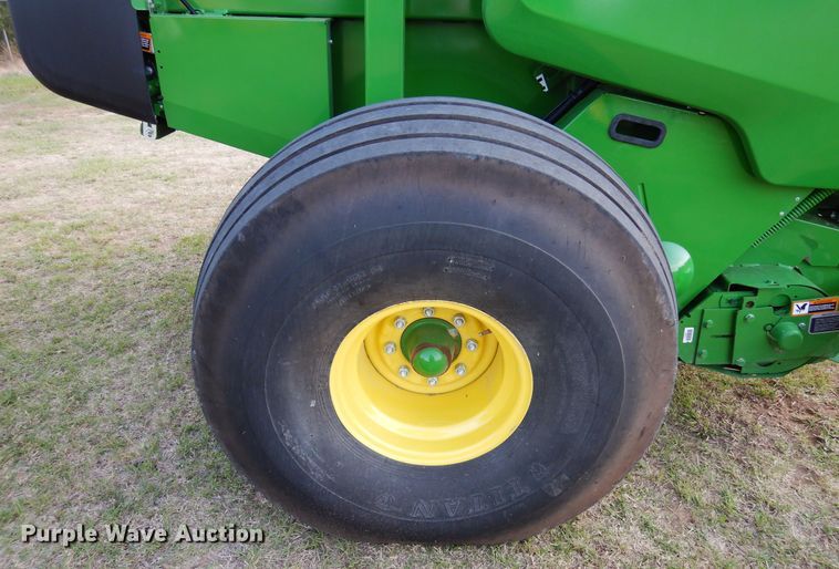 image for item JR9570 2019 John Deere 560R  round baler