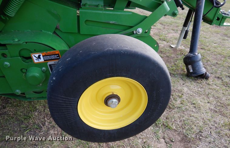 image for item JR9570 2019 John Deere 560R  round baler