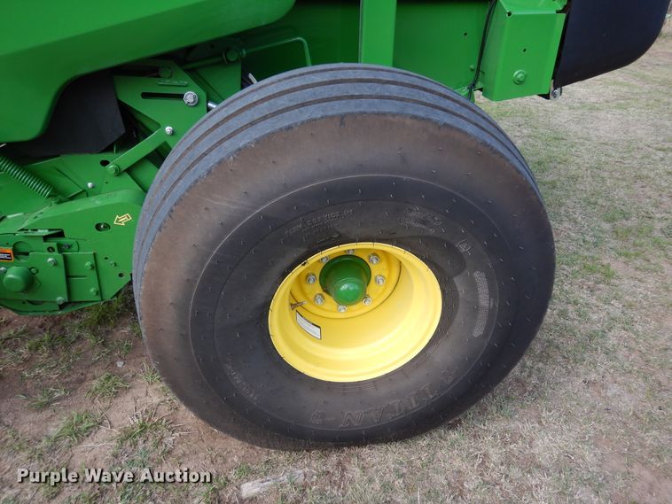 image for item JR9570 2019 John Deere 560R  round baler