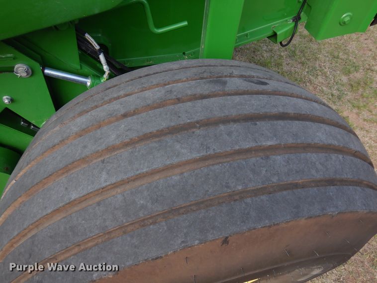 image for item JR9570 2019 John Deere 560R  round baler