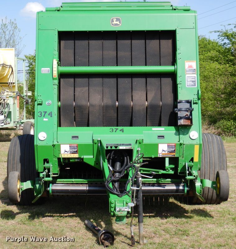 image for item JR9571 2014 John Deere 569  round baler