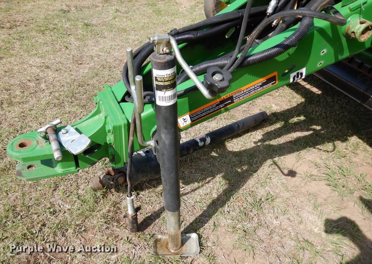 image for item JR9571 2014 John Deere 569  round baler