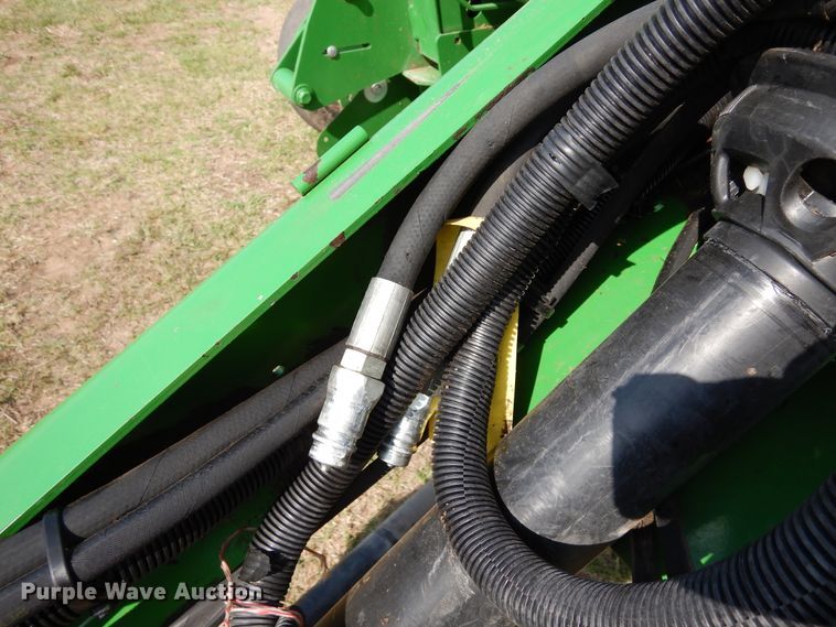 image for item JR9571 2014 John Deere 569  round baler