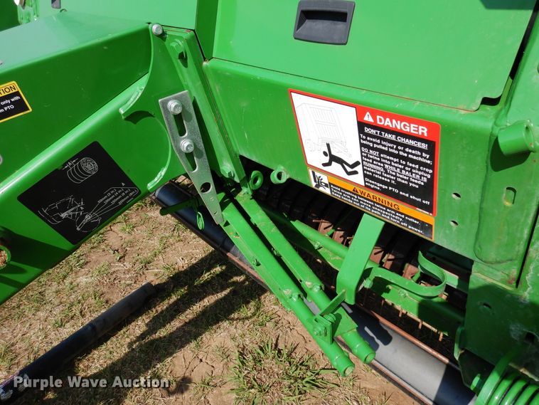 image for item JR9571 2014 John Deere 569  round baler