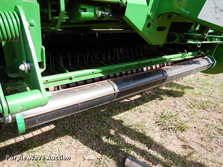 image for item JR9571 2014 John Deere 569  round baler