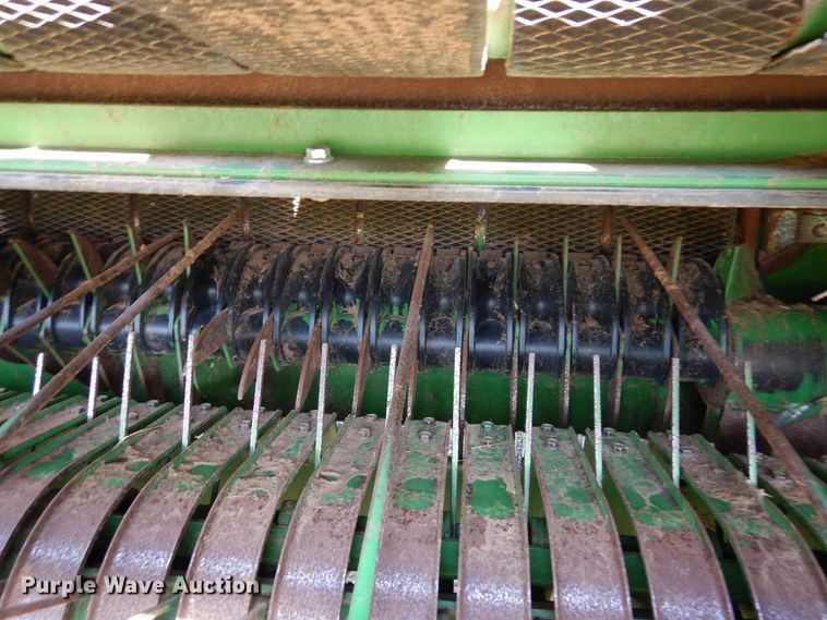 image for item JR9571 2014 John Deere 569  round baler