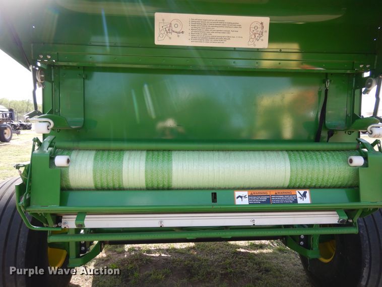image for item JR9571 2014 John Deere 569  round baler