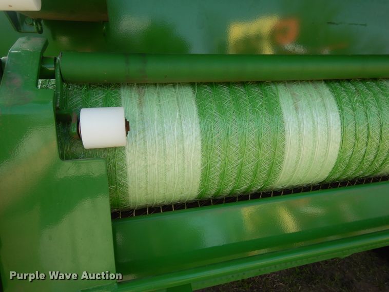 image for item JR9571 2014 John Deere 569  round baler