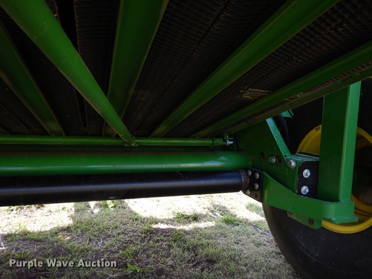 image for item JR9571 2014 John Deere 569  round baler