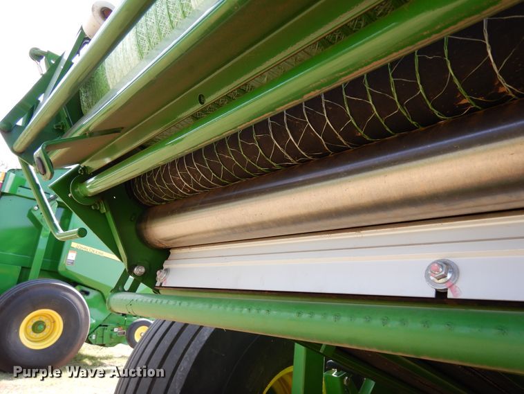 image for item JR9571 2014 John Deere 569  round baler