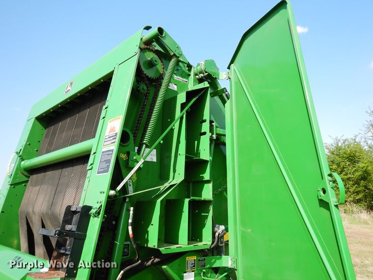 image for item JR9571 2014 John Deere 569  round baler