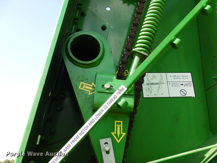 image for item JR9571 2014 John Deere 569  round baler