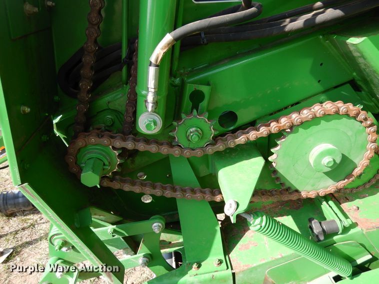 image for item JR9571 2014 John Deere 569  round baler