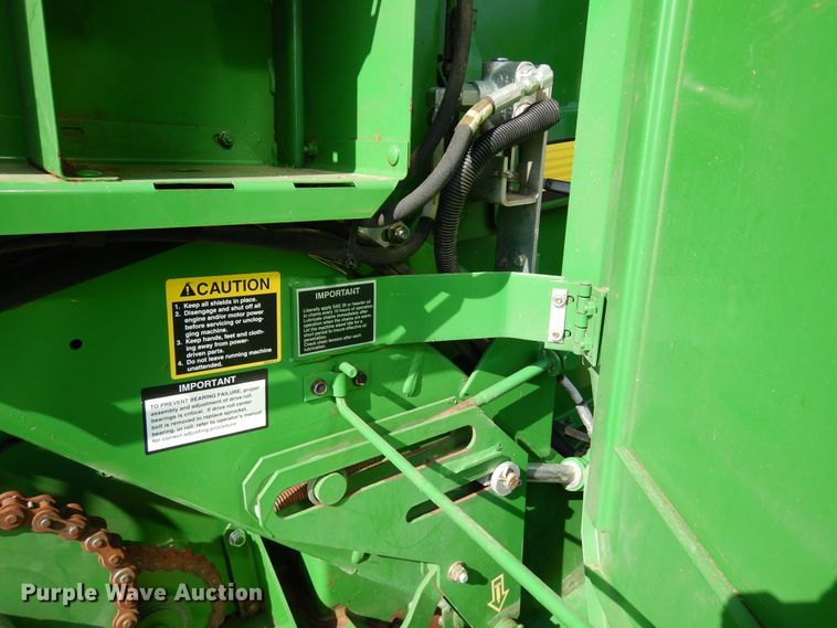 image for item JR9571 2014 John Deere 569  round baler
