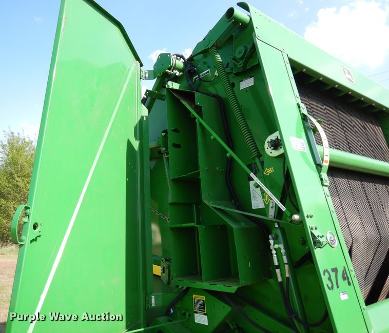 image for item JR9571 2014 John Deere 569  round baler