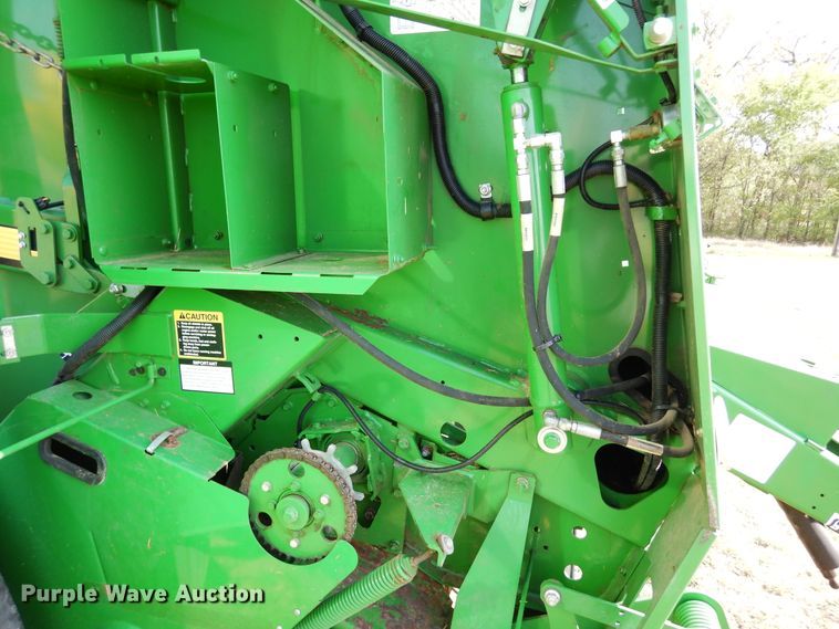 image for item JR9571 2014 John Deere 569  round baler