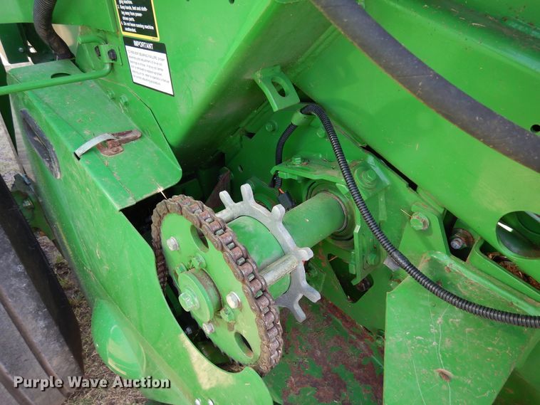 image for item JR9571 2014 John Deere 569  round baler
