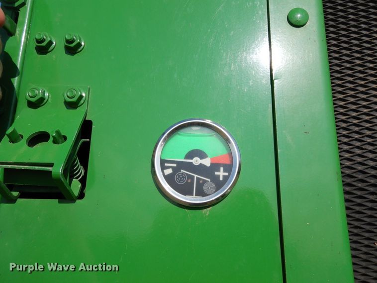 image for item JR9571 2014 John Deere 569  round baler