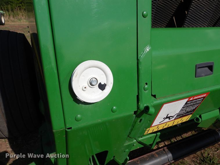 image for item JR9571 2014 John Deere 569  round baler