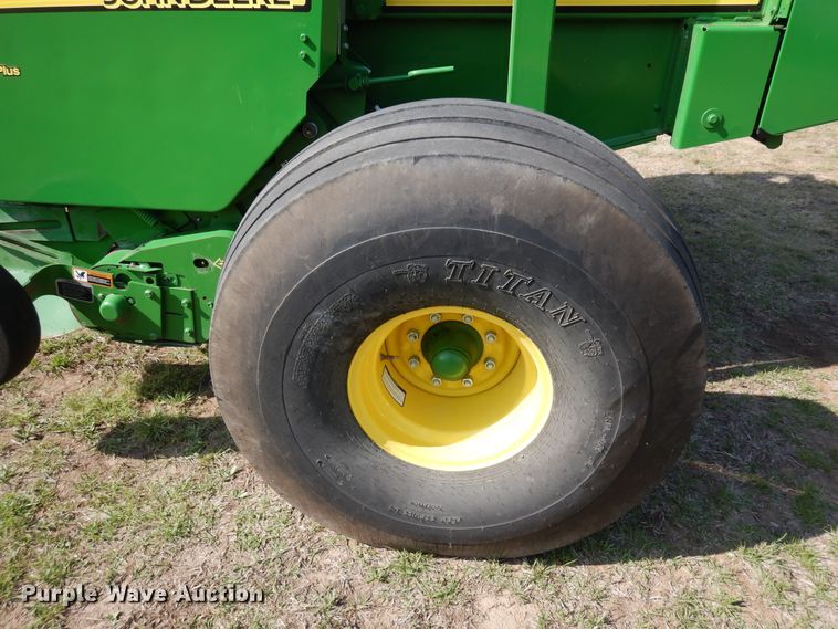 image for item JR9571 2014 John Deere 569  round baler