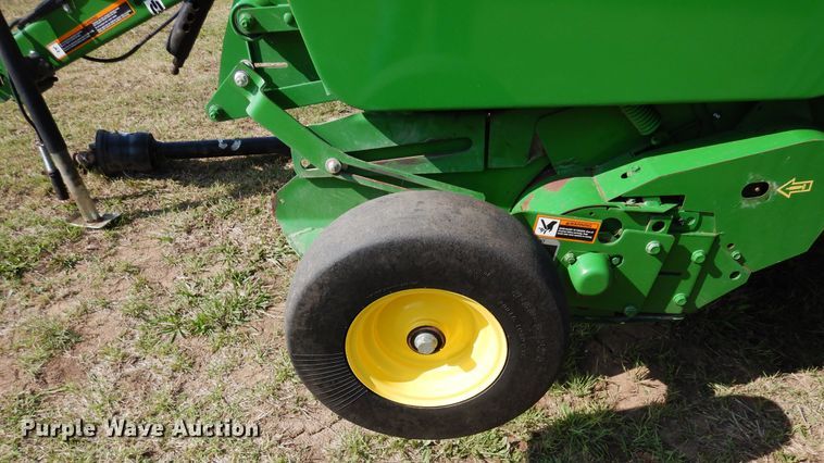 image for item JR9571 2014 John Deere 569  round baler