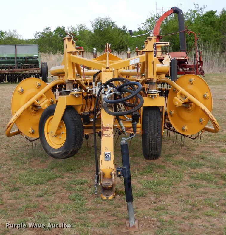 image for item JR9573 2013 Vermeer R2300  hay rake