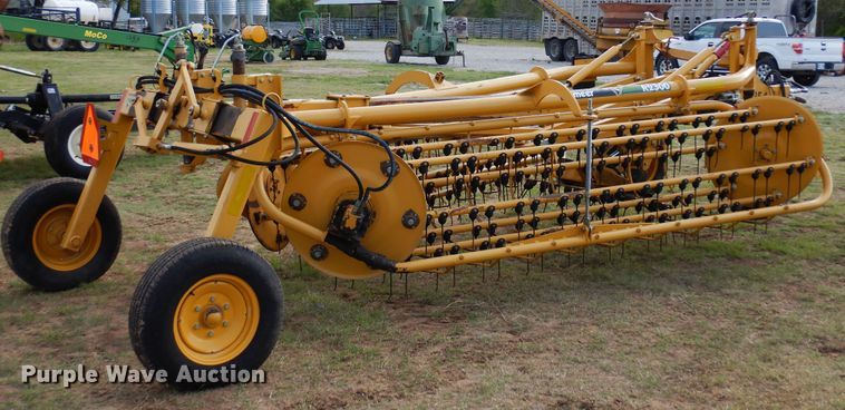 image for item JR9573 2013 Vermeer R2300  hay rake